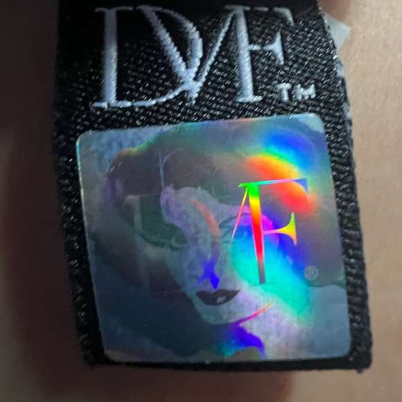 DVF 100% silk long sleeved minidress. - Picture 4 of 5